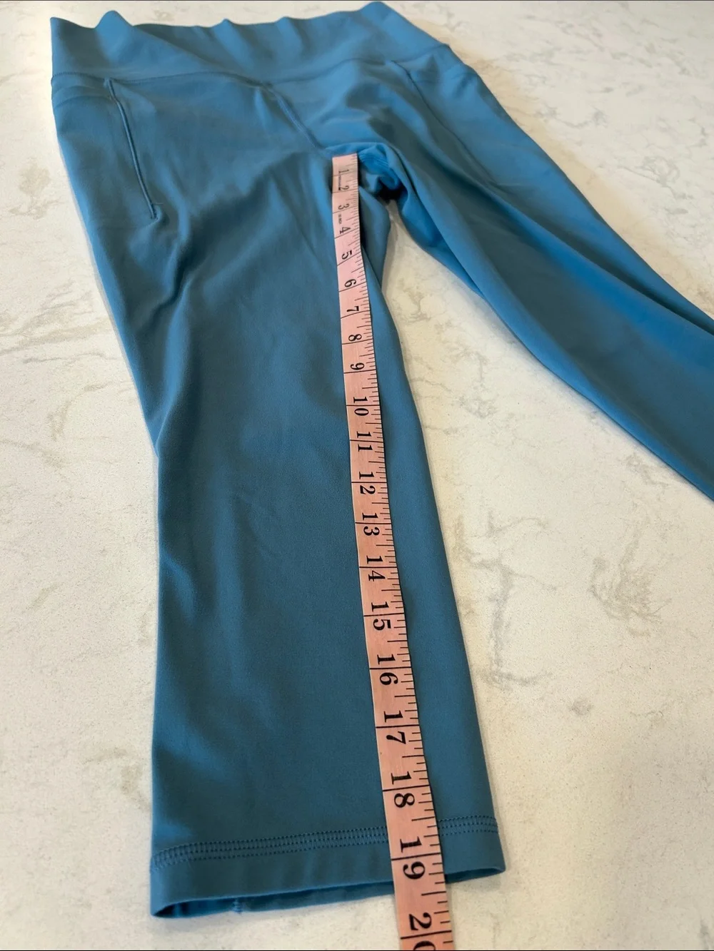 Athleta Salutation Stash Pocket II Capri Yoga Athletic Medium M